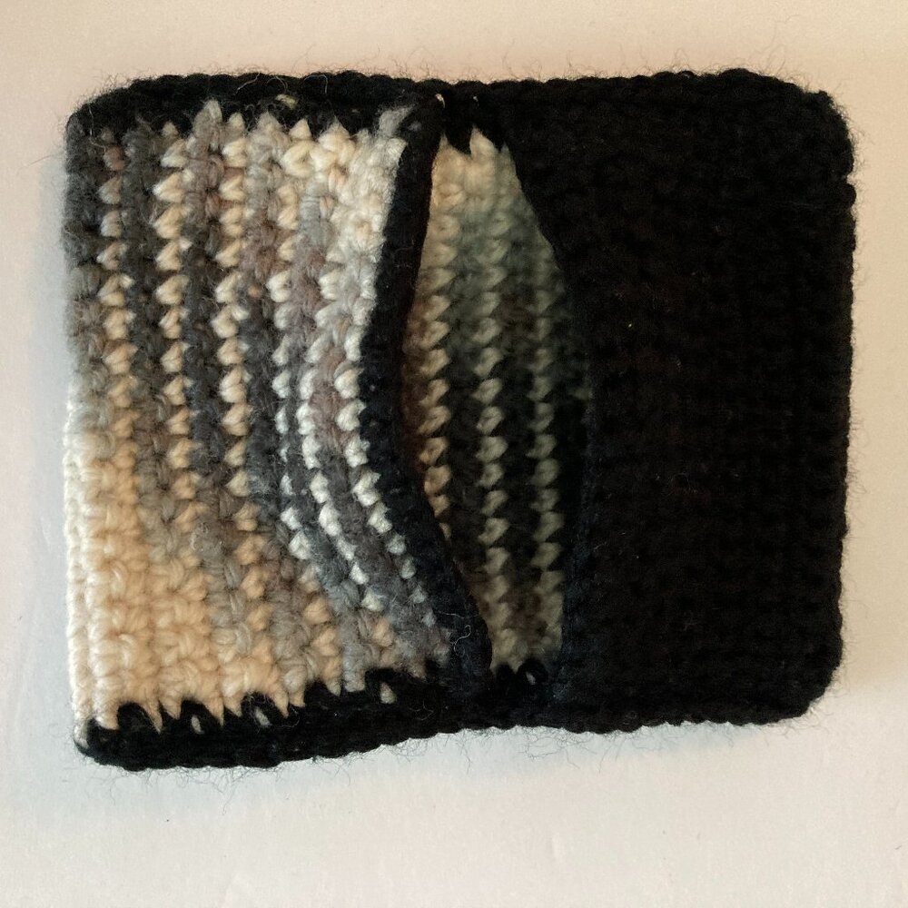 Crochet Card Wallet - Black/Gray/cream– fold-over